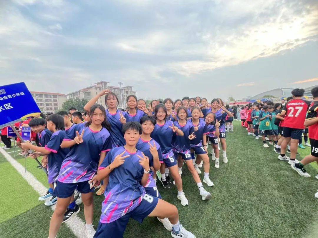 团结协作：女足比赛展现团队力量