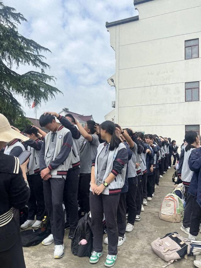 爱游戏官网-华拉度队员备战未来比赛，气势如虹的简单介绍