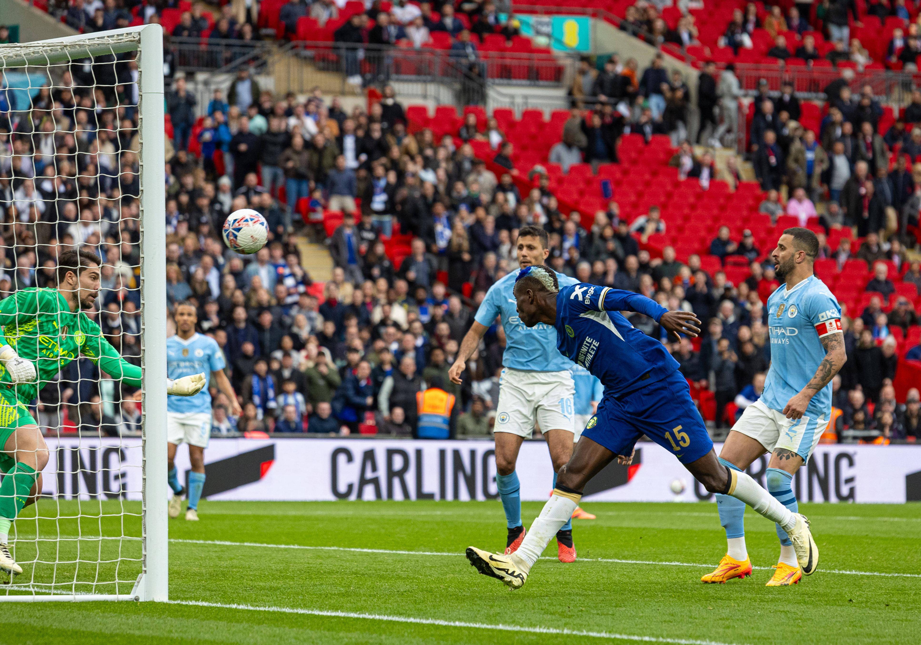 关于水晶宫主场平局，保持不败势头的信息