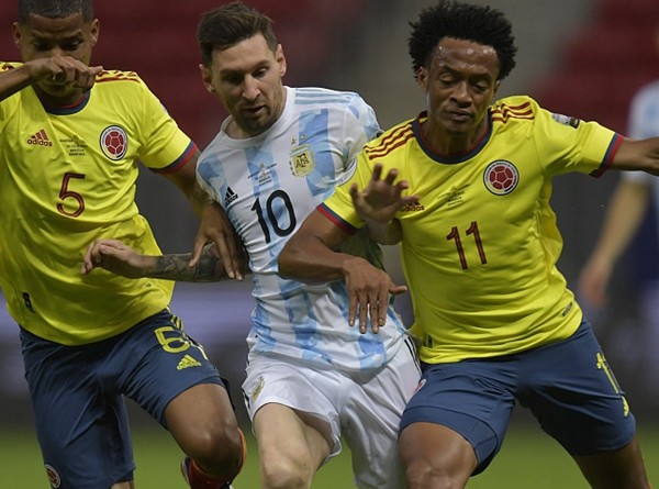 哥伦比亚篮球锦标赛季后赛，球队实力激烈对抗