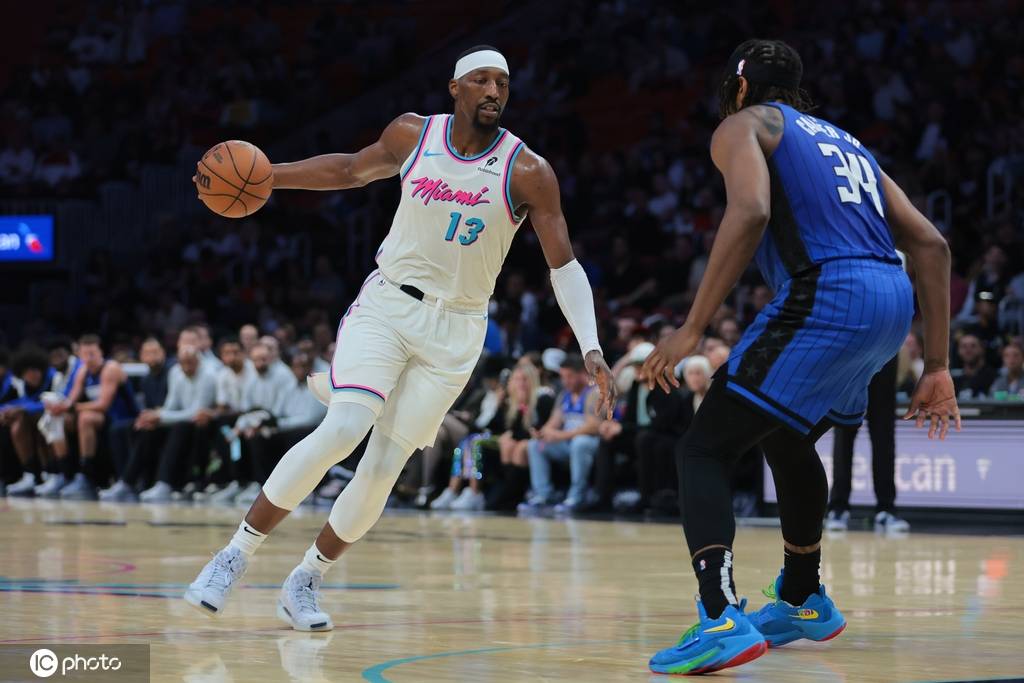 爵士新秀表现抢眼，球队士气高涨备战雄鹿的简单介绍