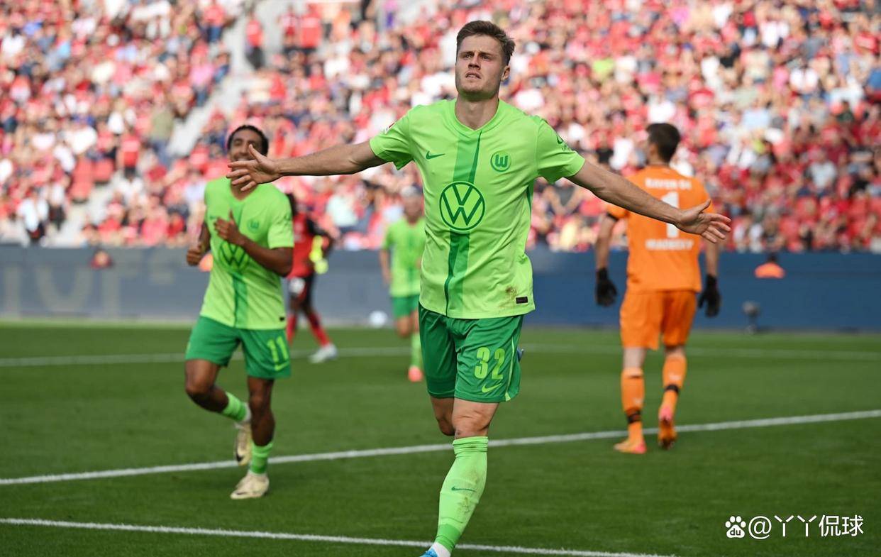 沃尔夫斯堡队员在比赛中取胜，表现出色