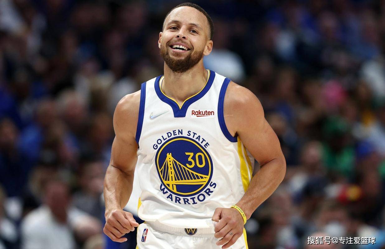 勇士胜76人，库里再度表现神勇领队赢得胜利