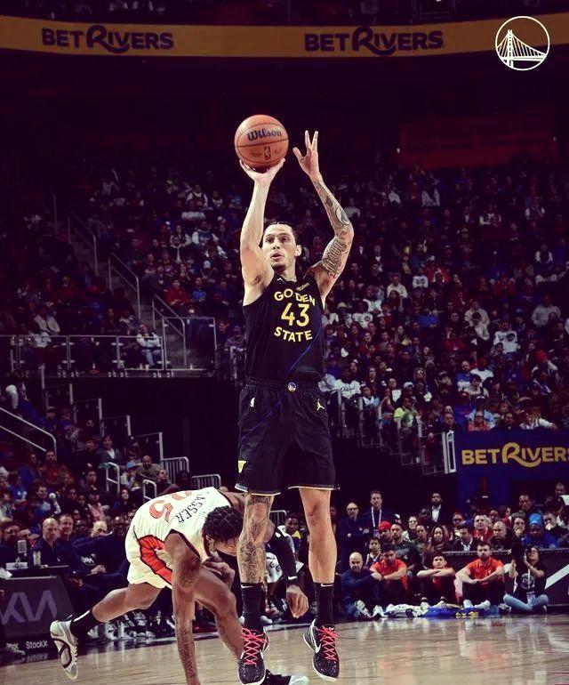 关于勇士逆转击败活塞，继续领跑西部的信息