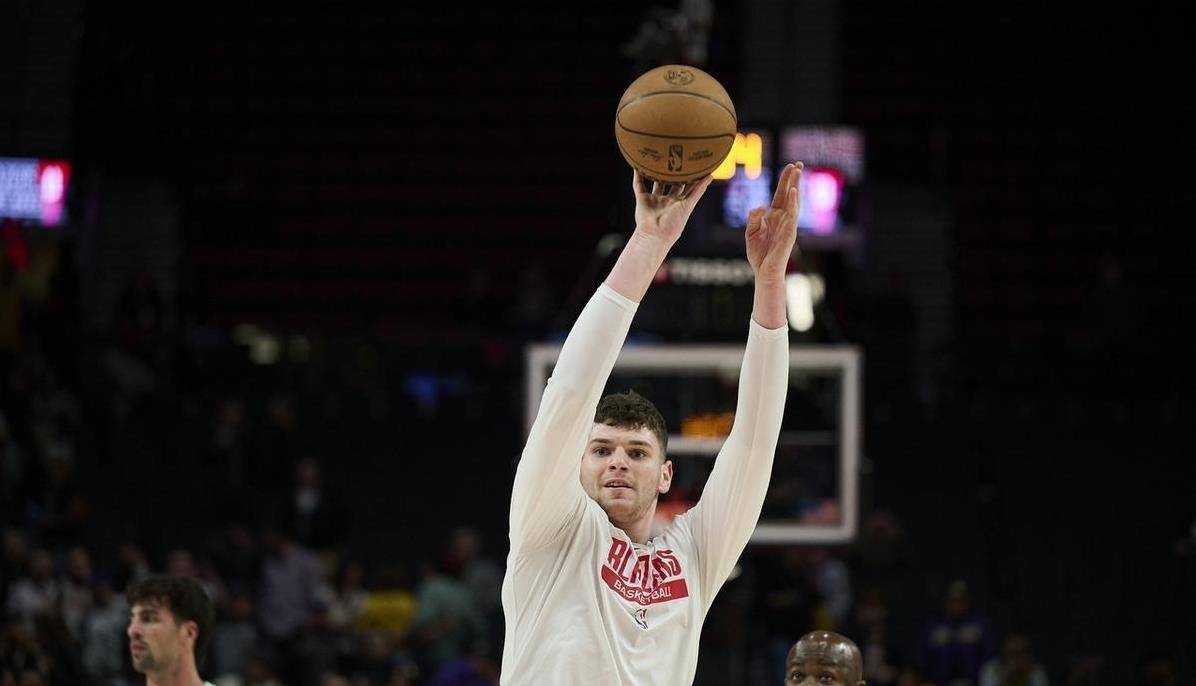 开拓者队赢得激战，继续保持不败