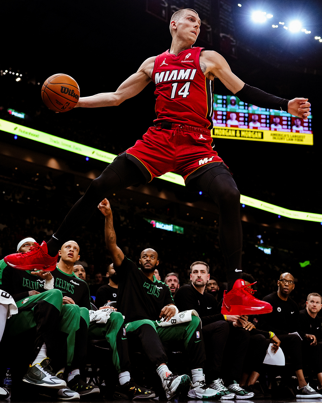 爱游戏体育-热火全队破纪录，创造历史佳绩