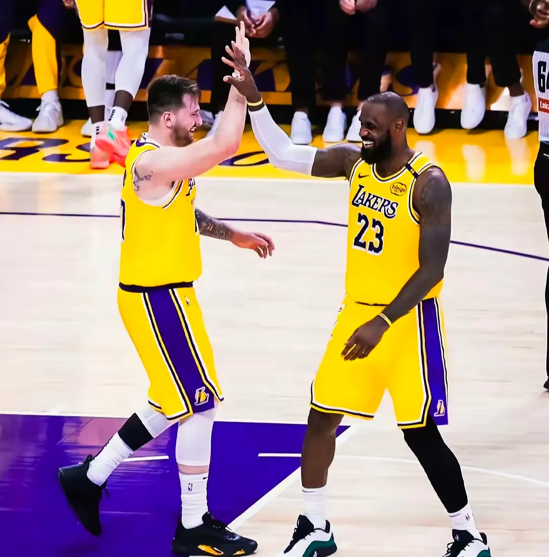 开拓者逆袭掘金，LBJ一哥再次狂轰34分的简单介绍