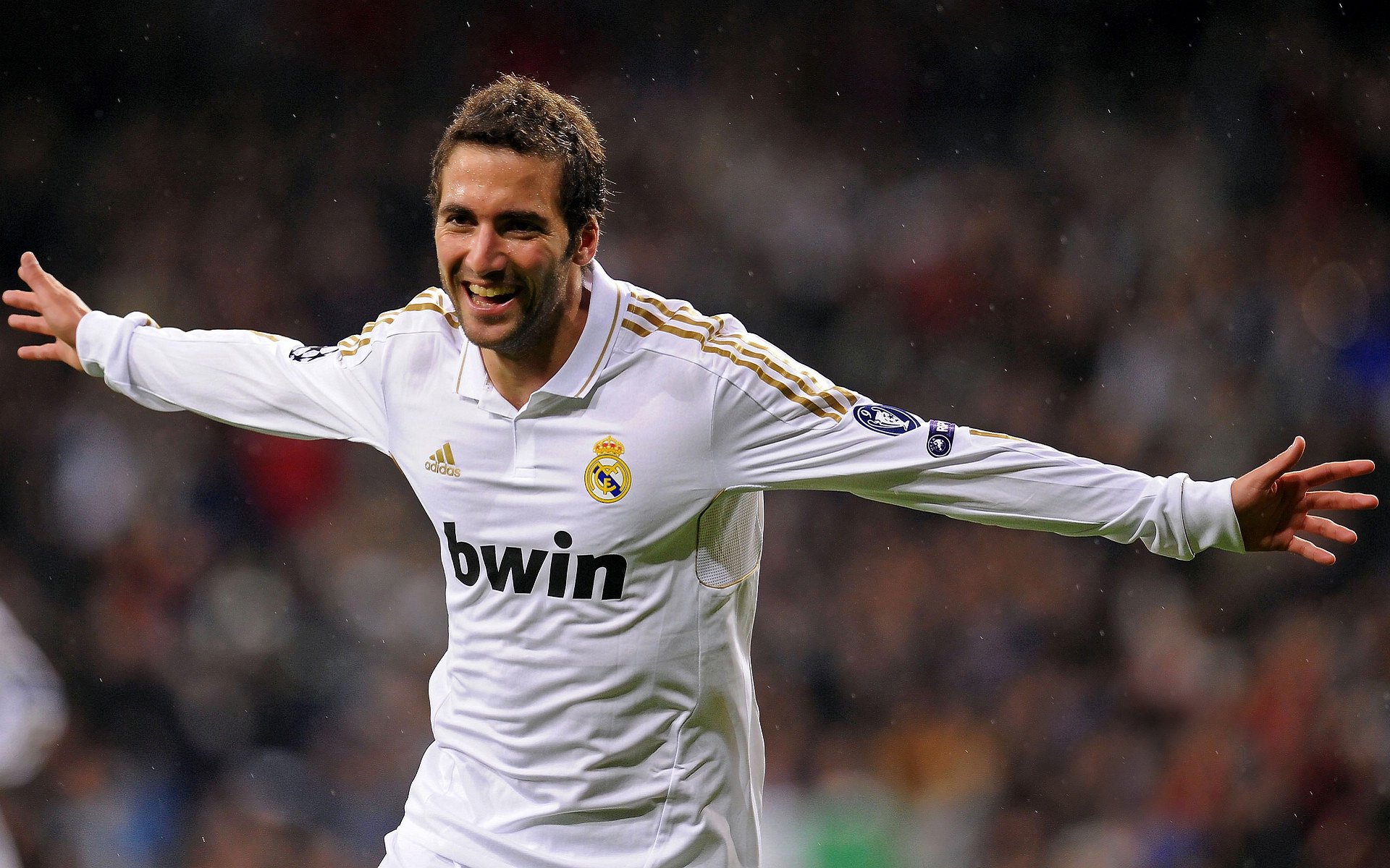 爱游戏娱乐-蓝色武士的传控洪流，当日本足球的精密秩序冲垮阿尔及利亚的沙漠之狐，贝林厄姆如何成为跨大陆的胜负手？