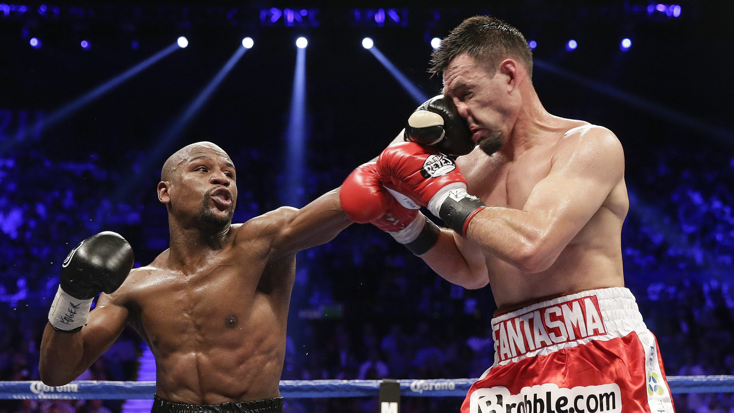 莱万一击定乾坤！巴黎豪华火力网终令北欧防线崩塌